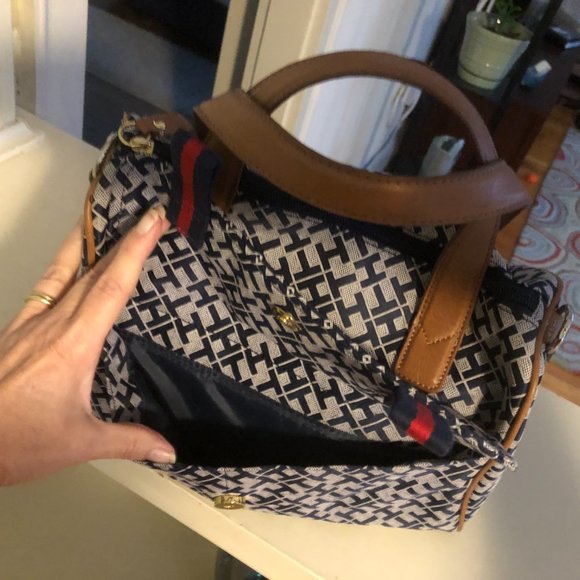 Tommy Hilfiger handbag (12"w x 8"h x ~5"d) - Picture 2 of 9